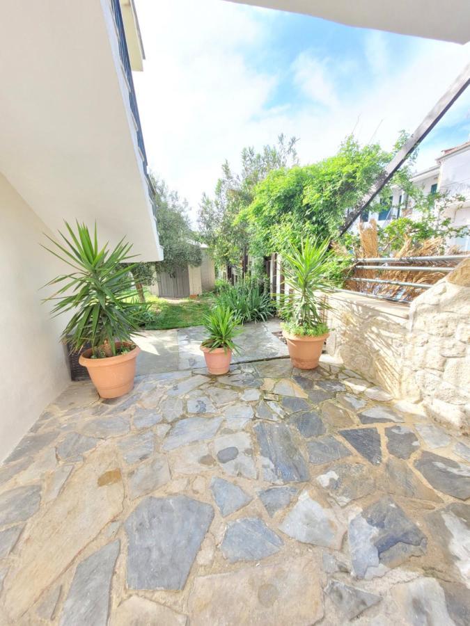 Ferienwohnung Anris & Dianas Dom - In A Quiet Part Of The Center Kallithea  Exterior foto
