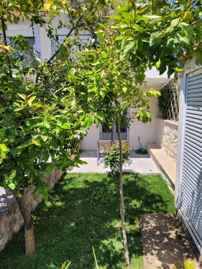 Ferienwohnung Anris & Dianas Dom - In A Quiet Part Of The Center Kallithea  Exterior foto